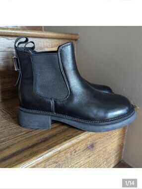 Black Spade Chelsea Boots With Gold Hardware Sz 6.5 /235 Vegan Leather